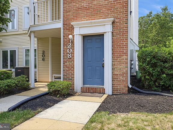 3rd image of 208 Devon Way