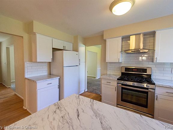 4th image of 31692 Allerton Dr