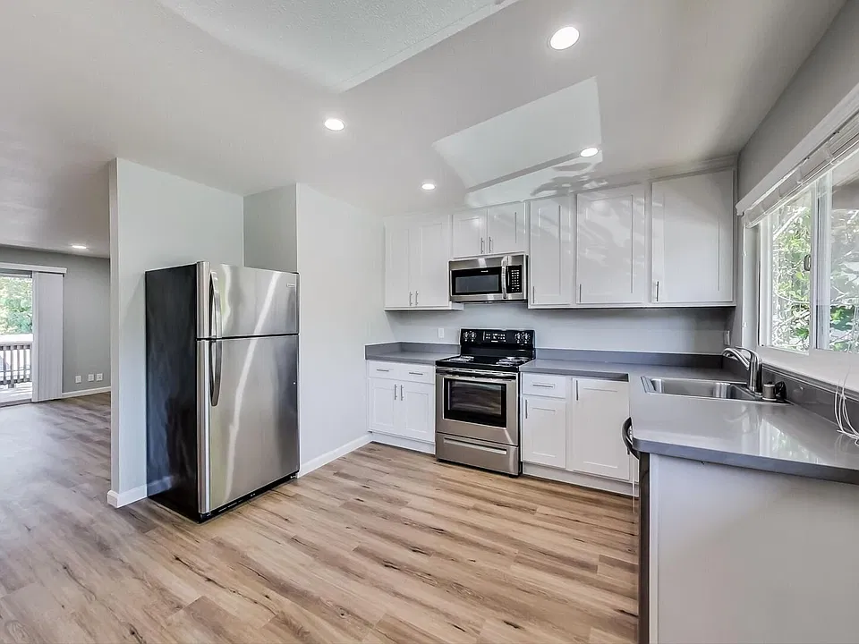 300 Franciscan Ct #17