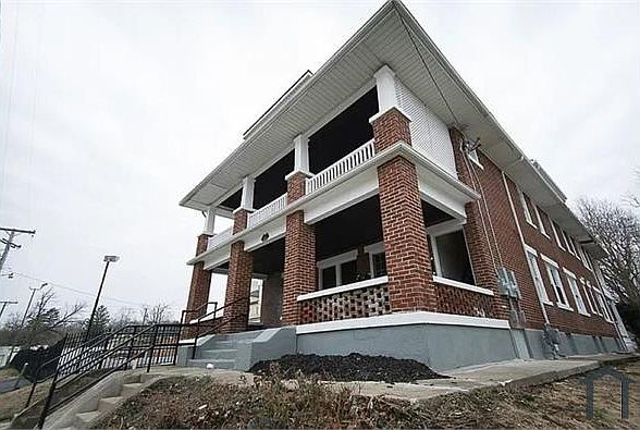 1st image of 27 Margaret St #4