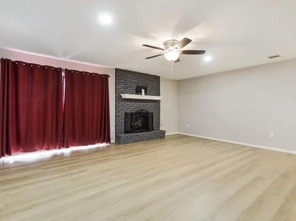1403 Neptune Ln, Houston, TX 77062