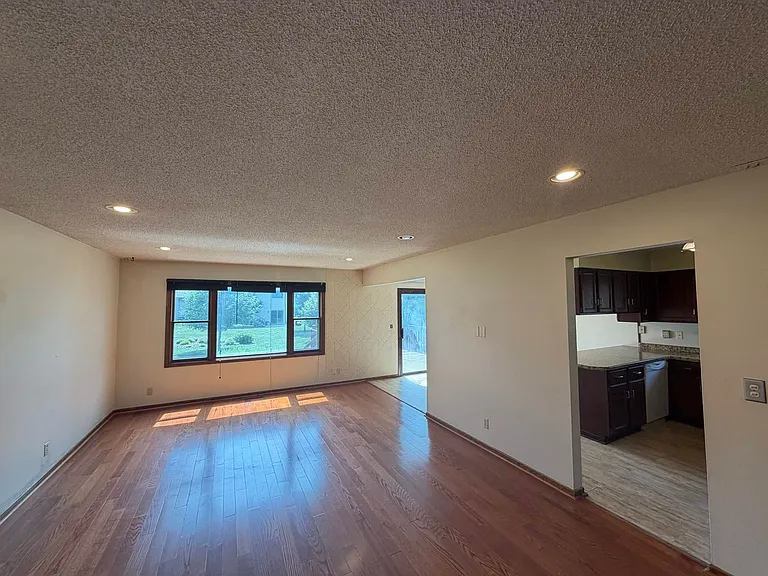 3303 Eddy Ln — Photo 4