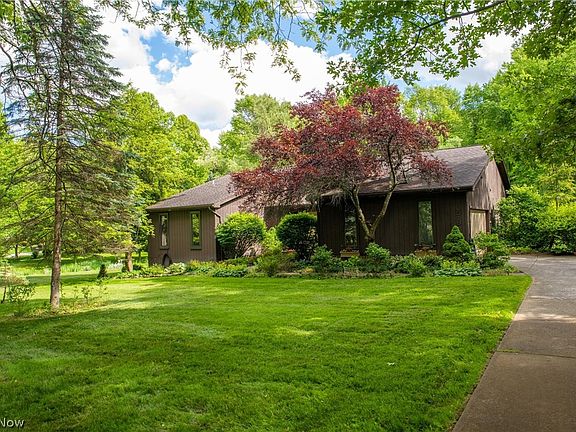 3rd image of 10518 Springhill Dr