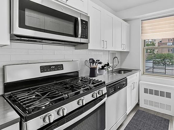 3rd image of 22 Saint Nicholas Pl #46
