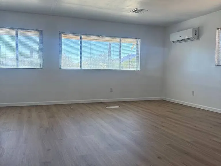 6820 N Blue Blvd — Photo 5