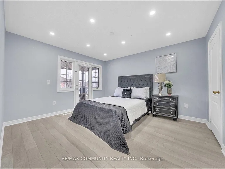 76 Seasons Dr — Photo 6
