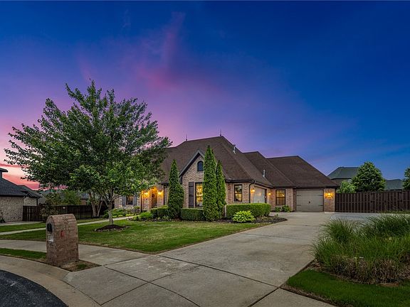 3rd image of 450 Trailwood Ct