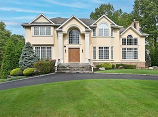 31 Concord Dr, Monsey, NY 10952