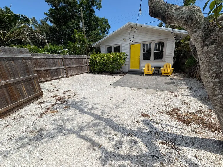 2562 Loma Linda St #R — Photo 3