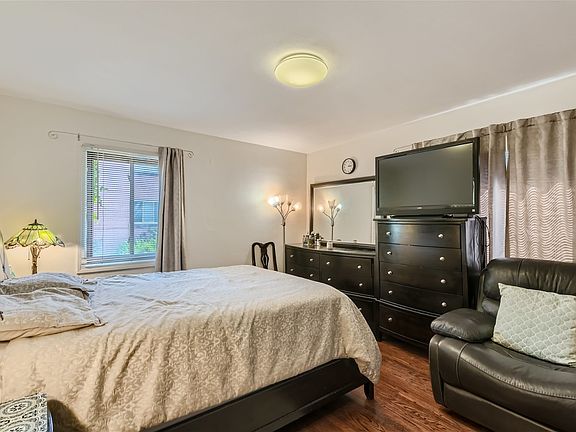 4th image of 2457 W Balmoral Ave #1S