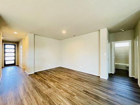 4th image of 29307 Pikes Peak Dr