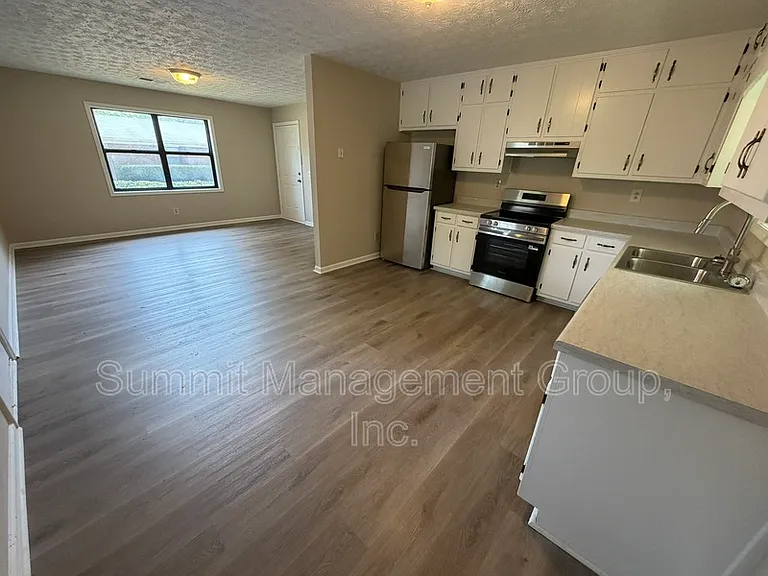 1035 Eastview Rd NE #A — Photo 9