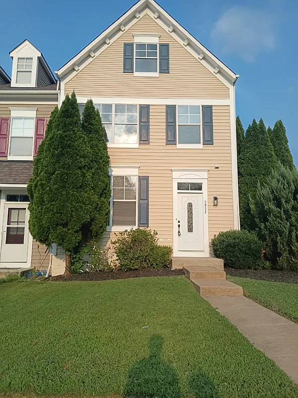 3 bed, 3.5 bath, 2203 sqft, $3,325 — Photo 1