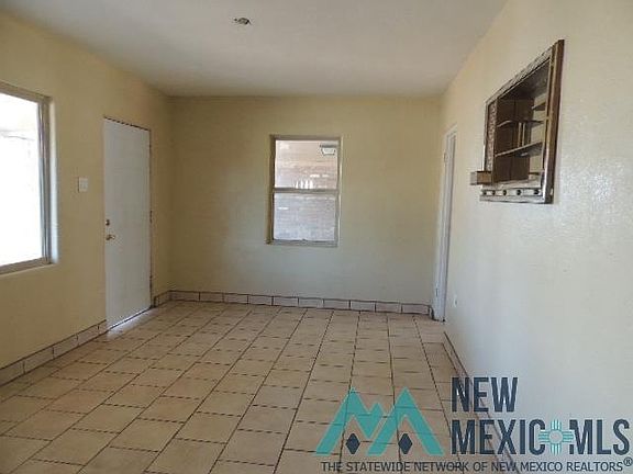 2nd image of 2608 Carver St
