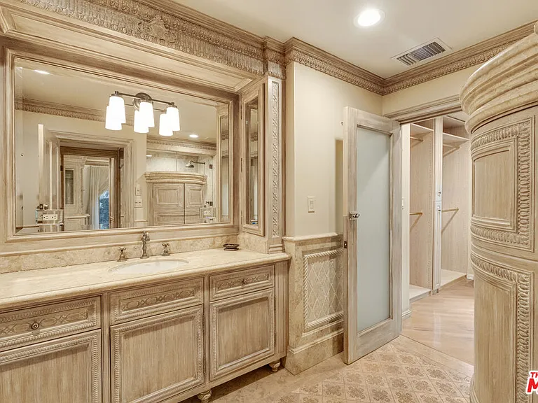 821 N Whittier Dr — Photo 25