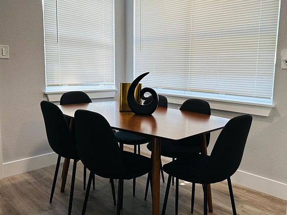 3rd image of 210 Pierce Ave #1