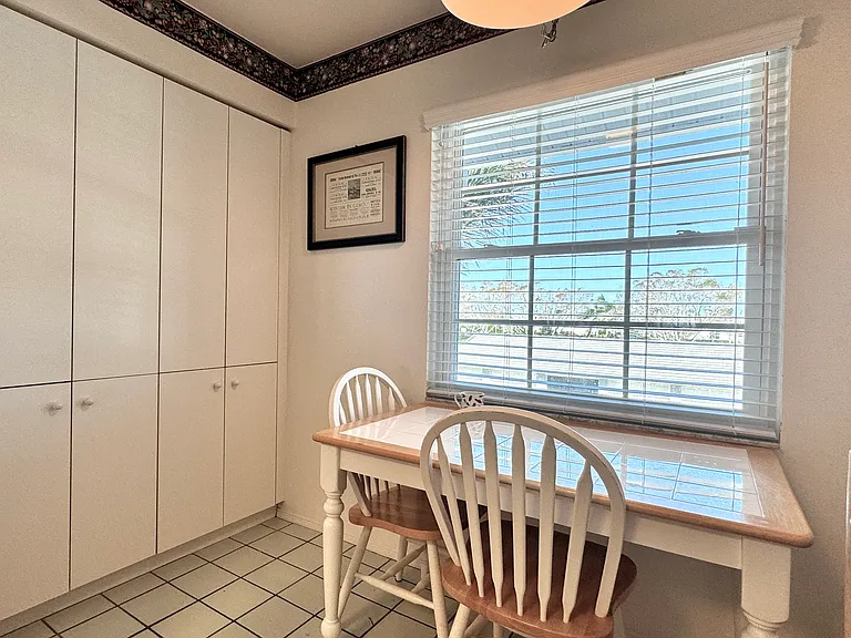 1155 Edgewater Cir — Photo 10