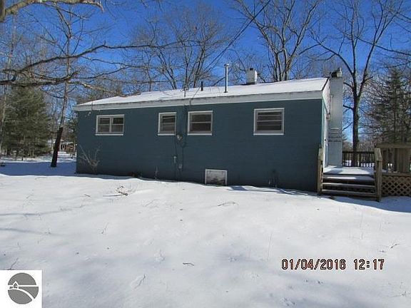 4th image of 86 Oak St W