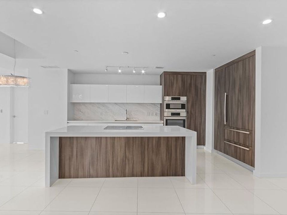 1st image of 851 NE 1st Ave Unit 3512