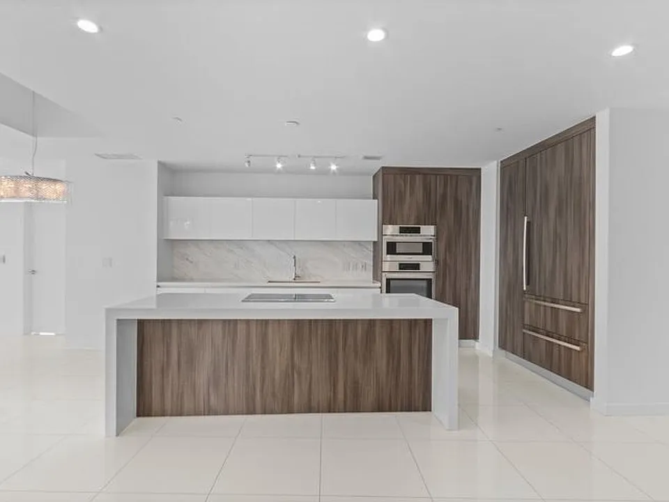851 NE 1st Ave #3512