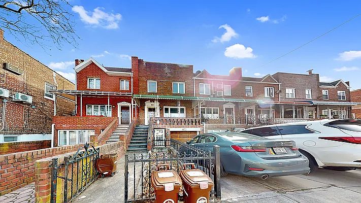 1st image of 60 Parkway Ct