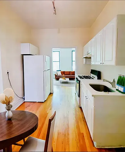 411 E 6th St #2A Photo 1