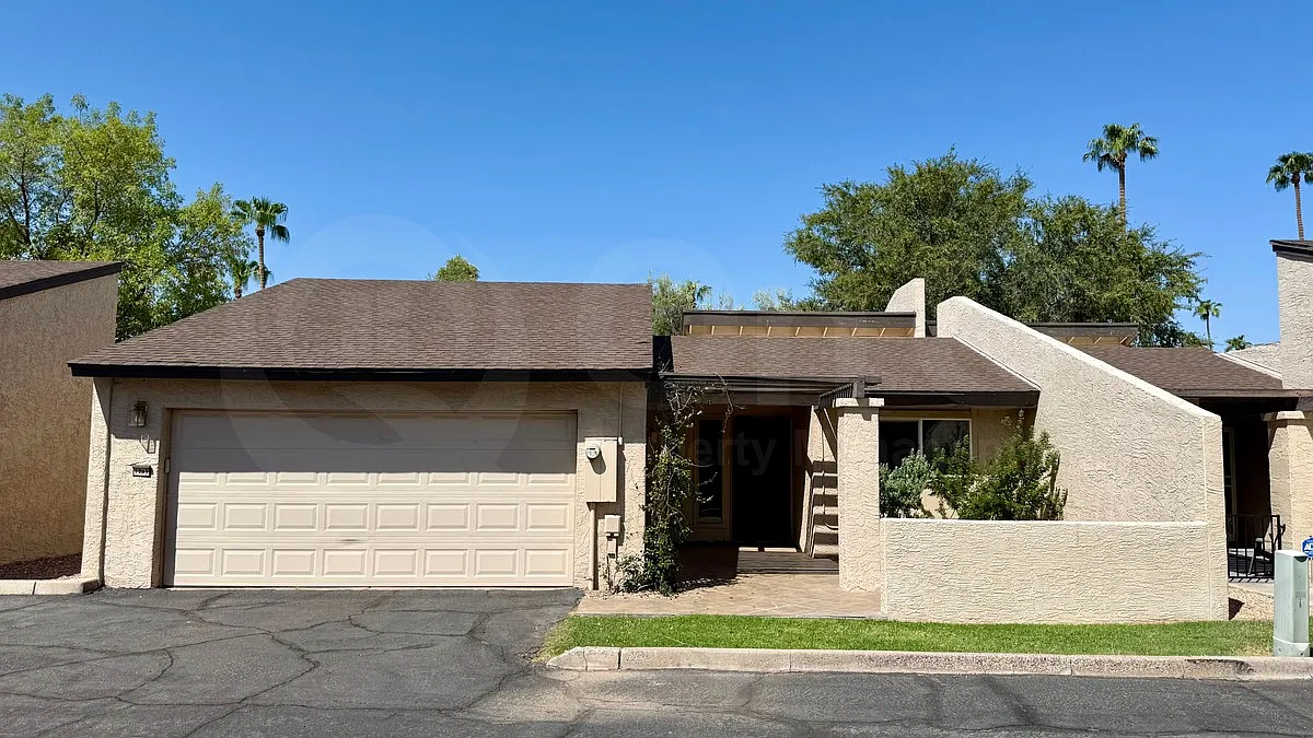 3 bed, 2.0 bath, 1787 sqft, $2,199 — Photo 1