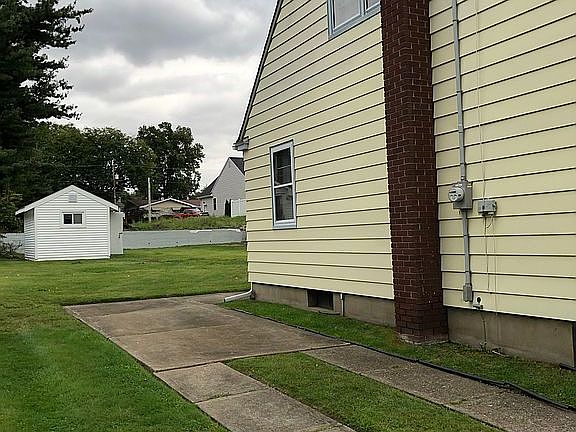 off street parkng; pwrd shed