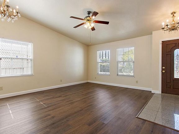 4th image of 4542 Fox Valley Cir
