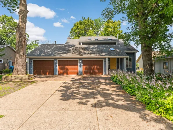 1407 Bay Point Dr SE, Forest Lake, MN 55025