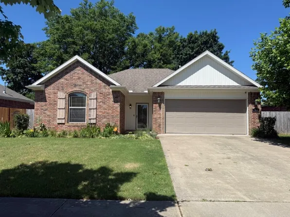 1353 S Blue Willow Ave, Fayetteville, AR 72701