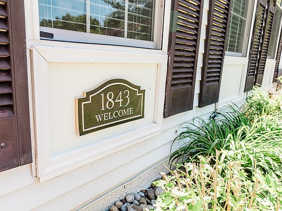 5th image of 1843 Queen Anne Sq