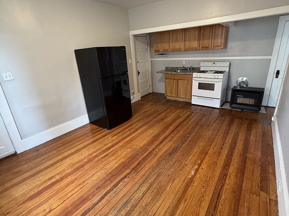 2nd image of 238 Davis St #4