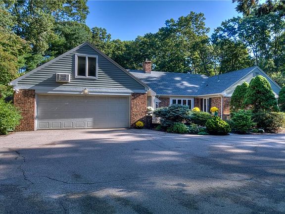 3rd image of 300 Tanglewood Dr