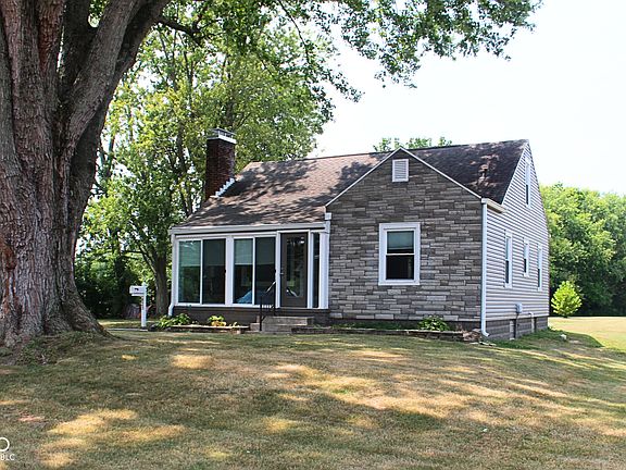 3rd image of 823 N Elm St