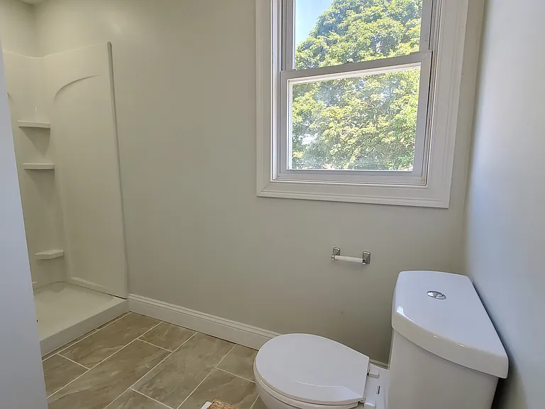 50-52 Carrington Ave #3R — Photo 8
