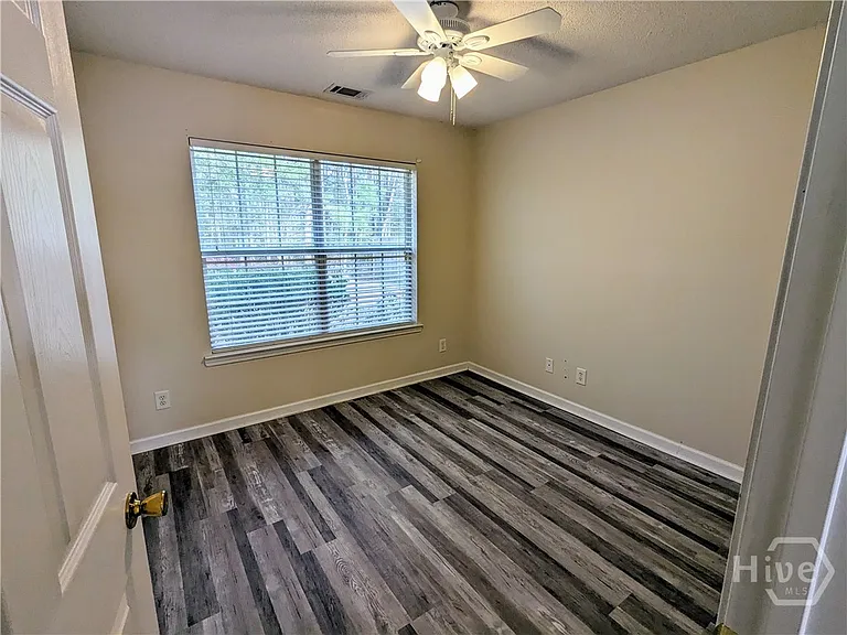 89 Carlisle Ln — Photo 14