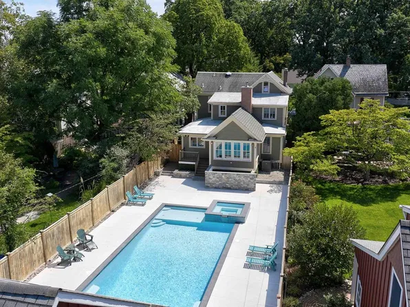 275 W Court St, Doylestown, PA 18901