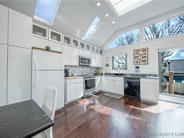 166 Falls Point Dr #2B, Lake Ozark, MO 65049