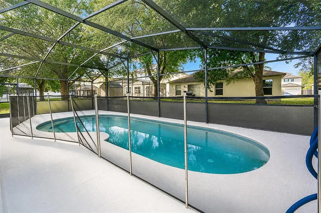 4 bed, 2.0 bath, 1940 sqft, $2,200 — Photo 4