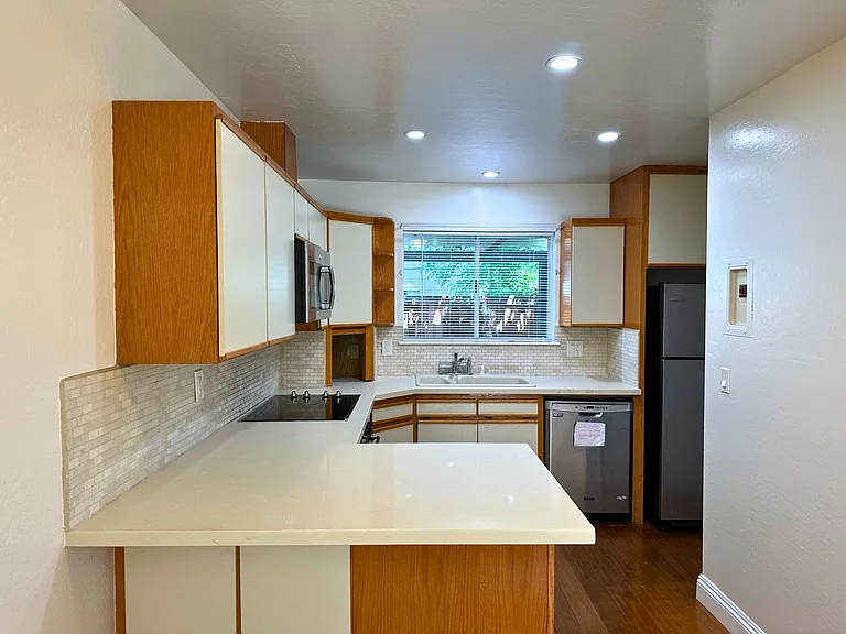 2047 Montecito Ave #13 — Photo 3