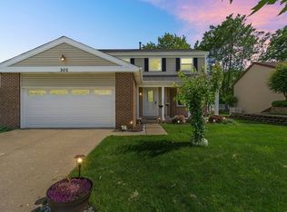 301 Apollo Ct, Vernon Hills, IL
