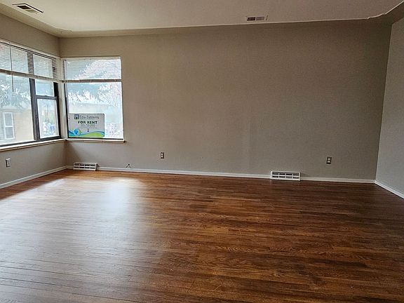 4th image of 1134-1138 Akron St #1136