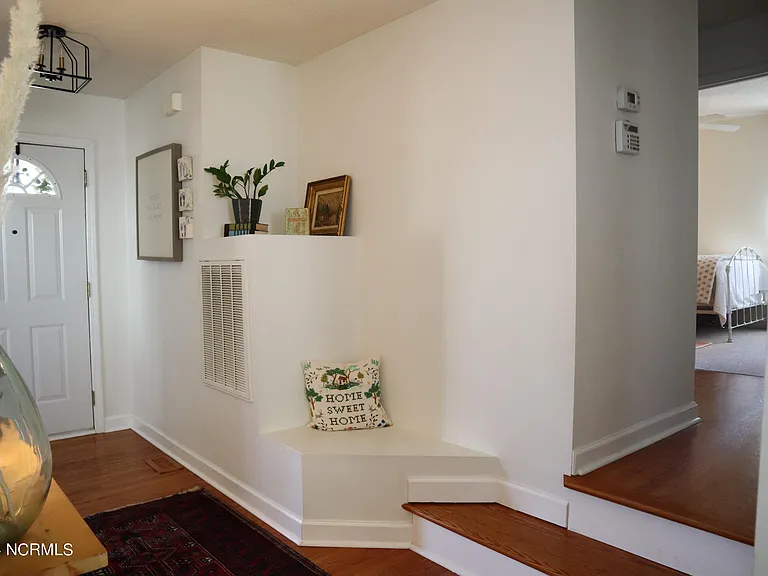 295 Sandhills Cir — Photo 8
