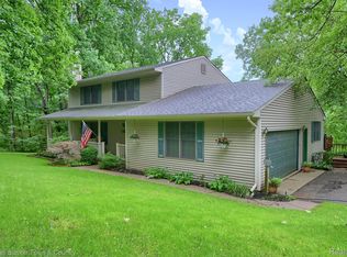 605 Gentry Ct, Howell, MI 48843
