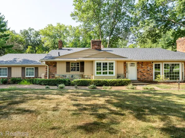 25461 Tweed Dr, Franklin, MI 48025