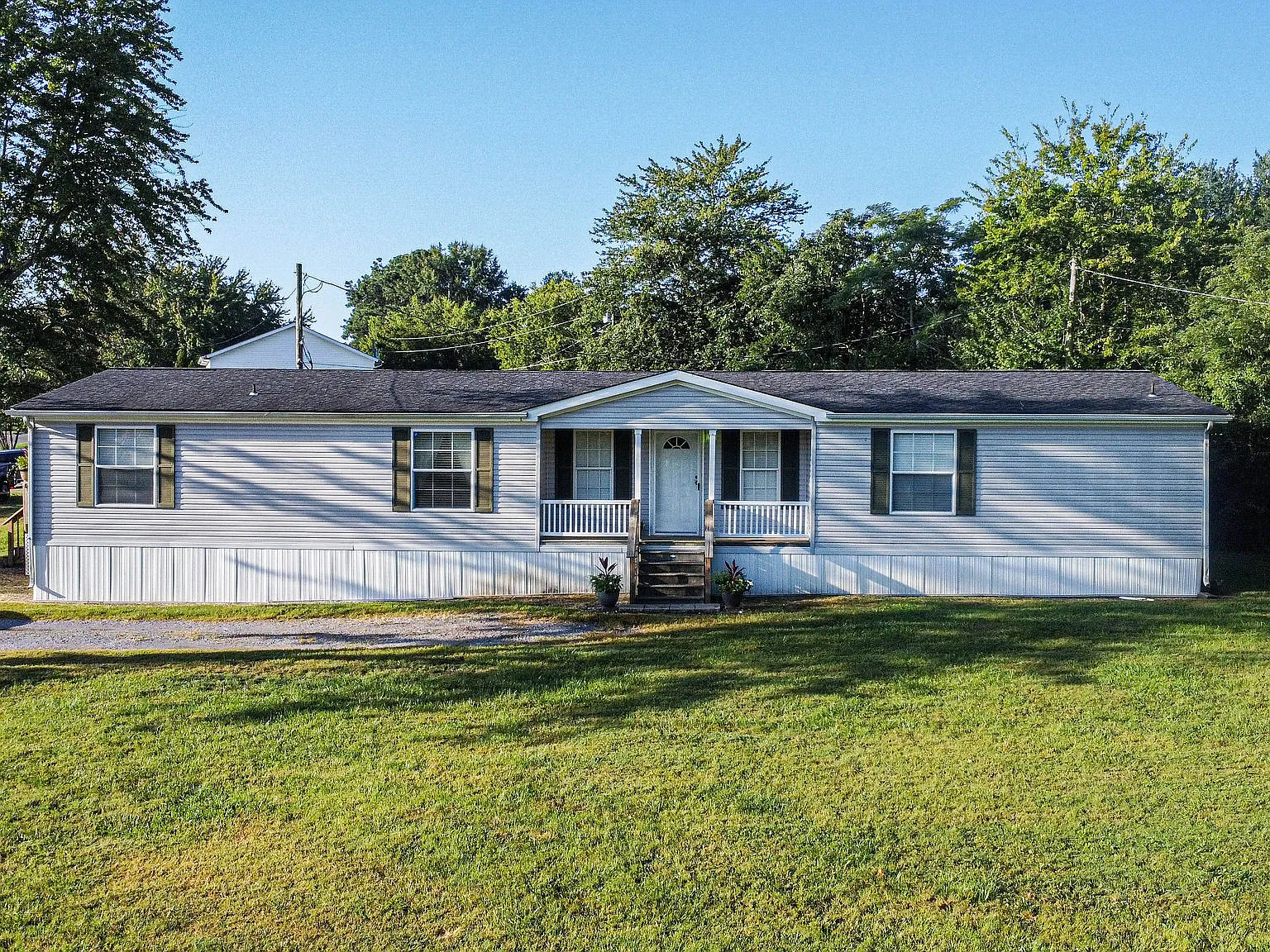 4 bed, 2128 sqft, $1,700 — Photo 1
