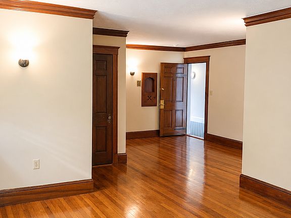 4th image of 21 Kemper St #4