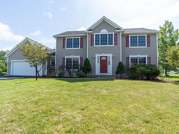 3rd image of 4 Winding Creek Way
