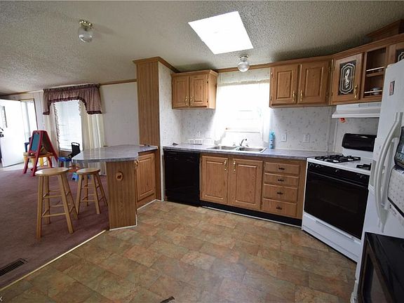 5th image of 328 Sea Gull Ln SE